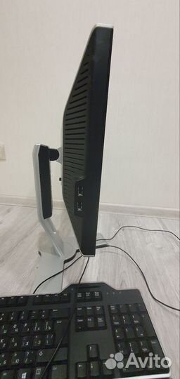 Монитор Dell 19 дюймов + клавиатура