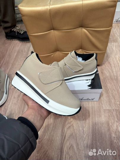 Женские кеды бежевые