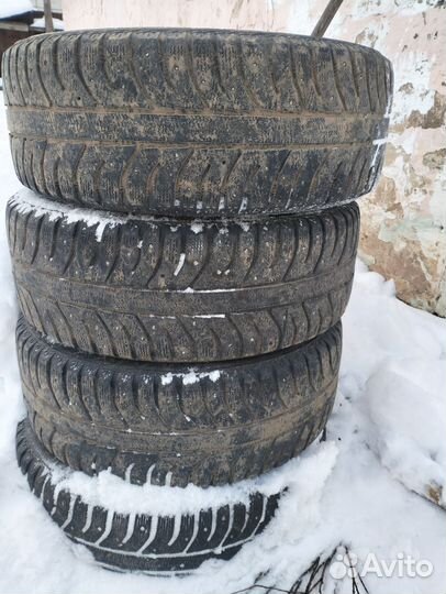 Bridgestone Ice Cruiser 7000 205/55 R16 29N