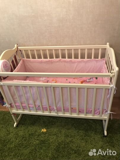 Кроватка из березы колесо-качалка