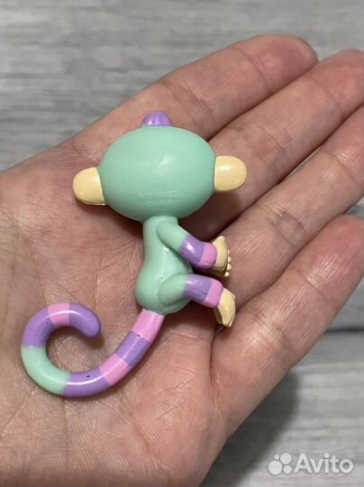 Fingerlings интерактивная обезьянка