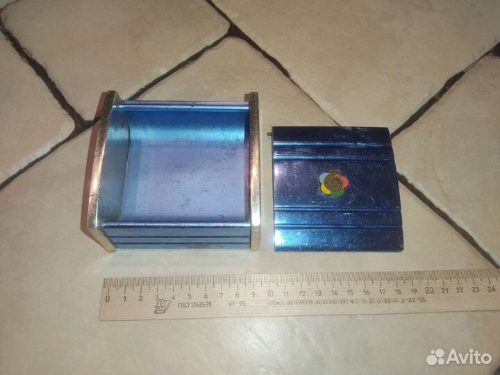 Шкатулки коробки жестяные банки