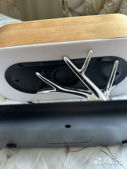 Лампа настольная и зарядка на айфон, колонка