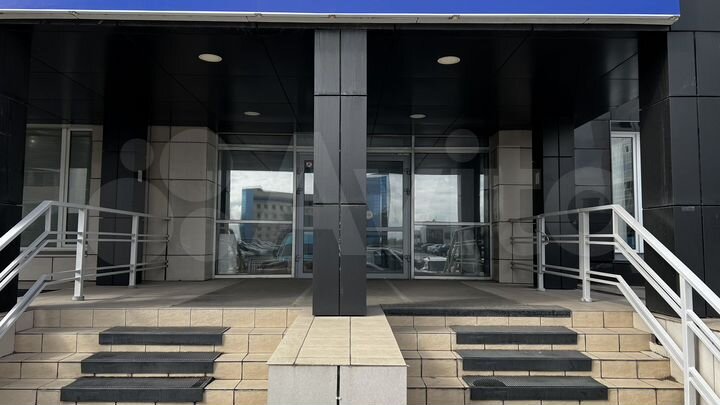 Под Ресторан, Магазин