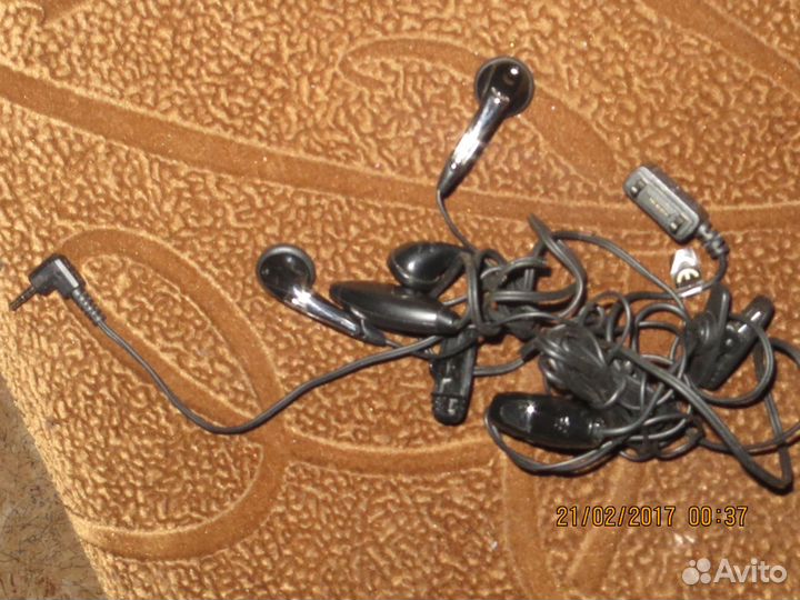 Продам наушники Б/у торг уместен