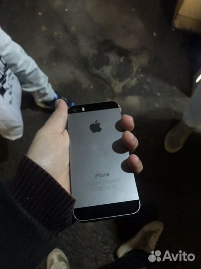 iPhone SE, 32 ГБ