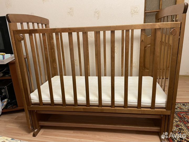 Кроватка детская от рожд. до 5 лет с маятником
