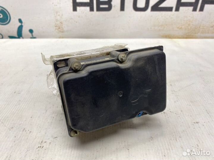 Блок abs Renault Sandero Stepway K7M 710 2013