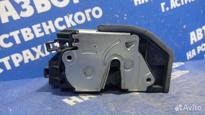 Задний левый замок двери Bmw E60 седан M54B30 2005