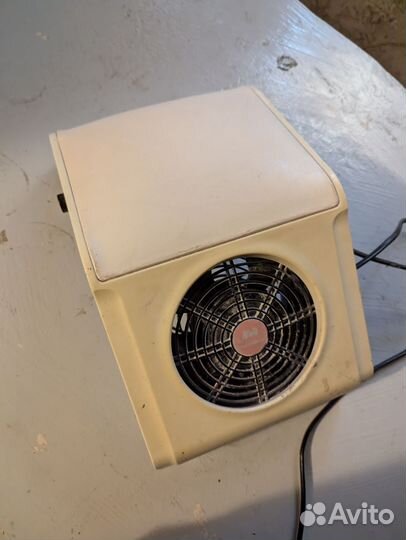 Лампа и пылесос для маникюра