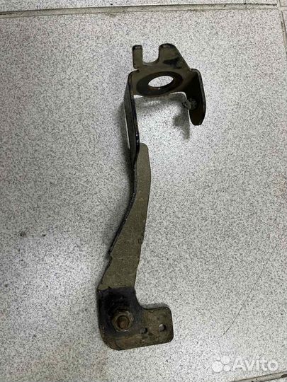 Кронштейн крепления подрамника Renault Kangoo II