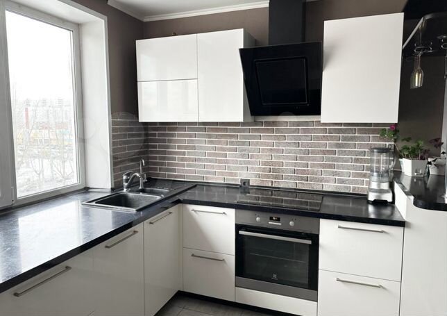 2-к. квартира, 55 м², 7/9 эт.