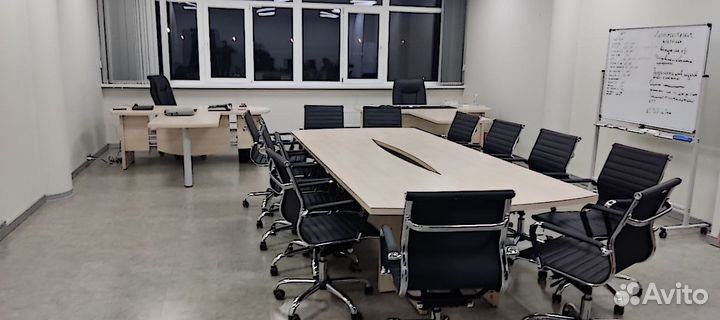 Стол переговрный. В наличии