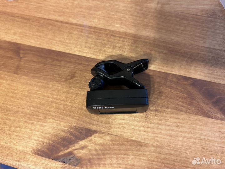 Гитарный тюнер Aroma AT-200D