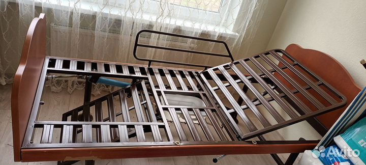 Кровать, туалет для инвалидов