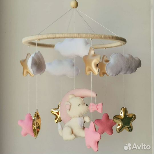 Мобиль на кроватку из фетра