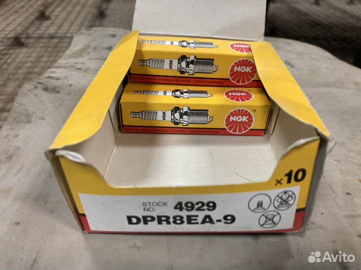 Свеча зажигания NGK dpr8ea-9, N 4929 новая 3шт
