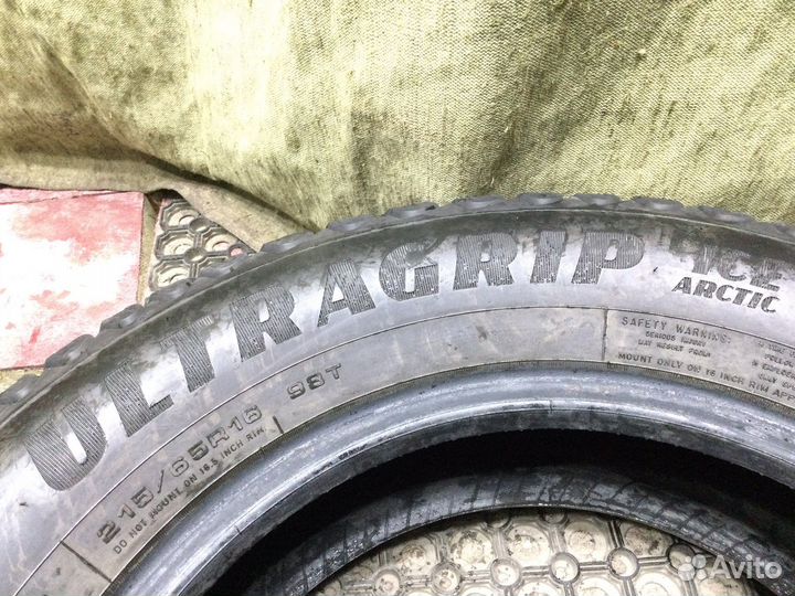 Goodyear Ultragrip Ice Arctic 215/65 R16