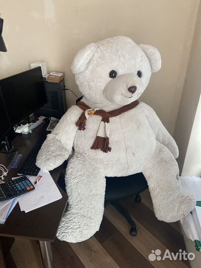 Огромный плюшевый медведь