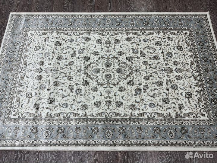 Ковер классический, бежевый