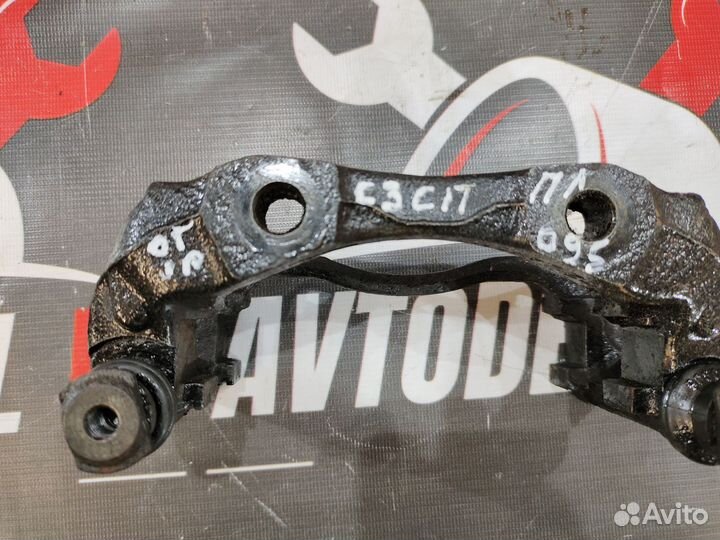 Скоба суппорта передняя левая Citroen c3