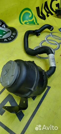 Бачок гура Audi A4 седан 2.0 cdnc 2010