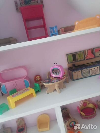 Кукольный домик с мебелью
