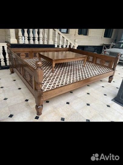 Тапчан восточный деревянный корона