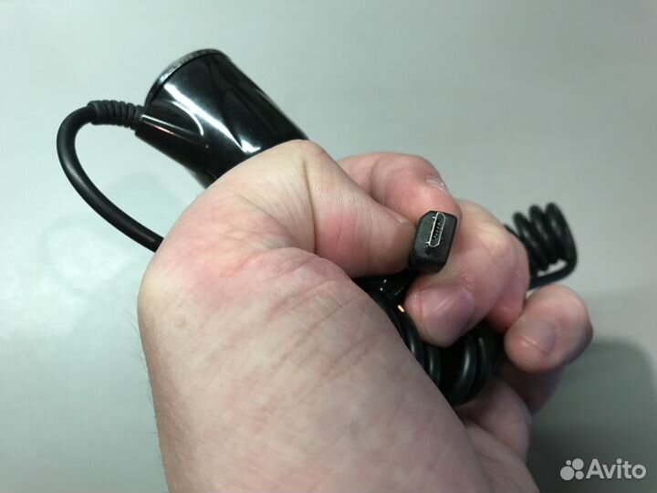 Автомобильная зарядка HTC