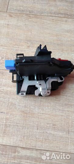 Замок двери volkswagen touareg