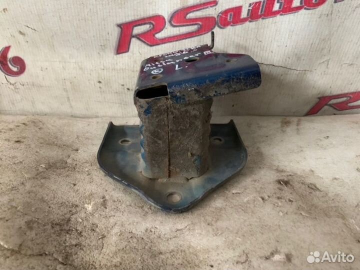 Кронштейн усилителя задний левый Outlander 3