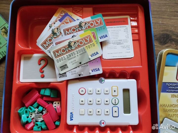 Игра монополия, с банк. картами в жестяной коробке