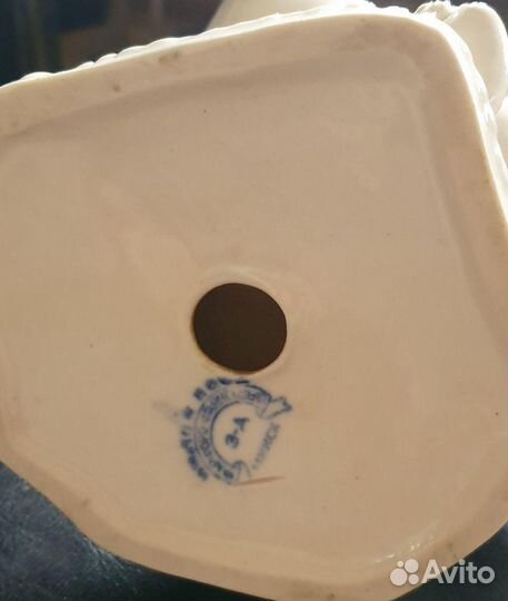 Фарфоровая статуэтка Борющиеся медведи