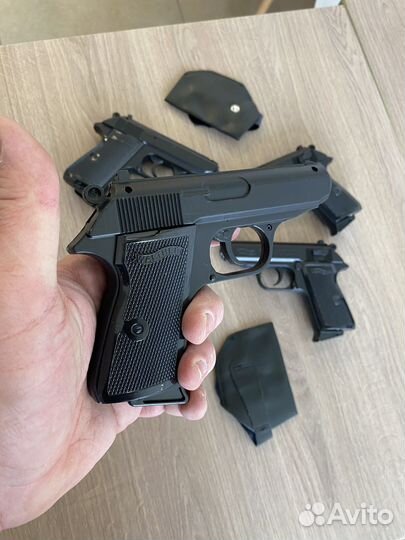 Комплект из 5 зажигалок пистолетов Вальтер