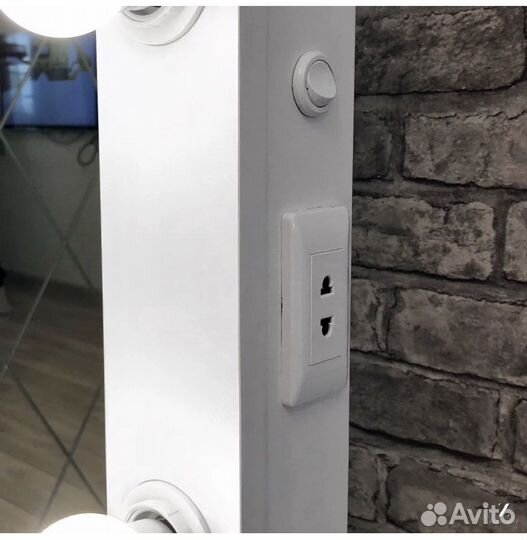 Гримерное зеркало с подсветкой