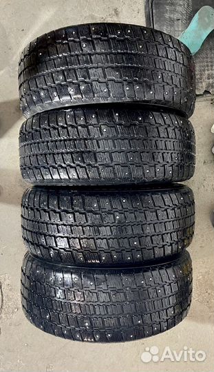 Cooper Weather-Master S/T 3 215/55 R17