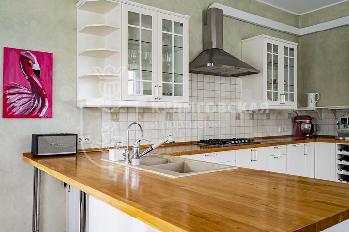 Коттедж 410 м² на участке 20 сот.