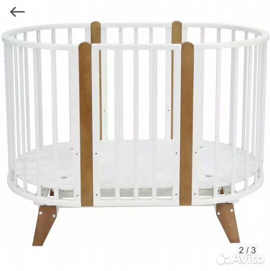 Детская кроватка с маятником