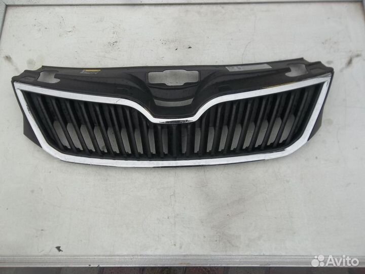 Skoda Rapid Шкода Рапид решетка оригинал