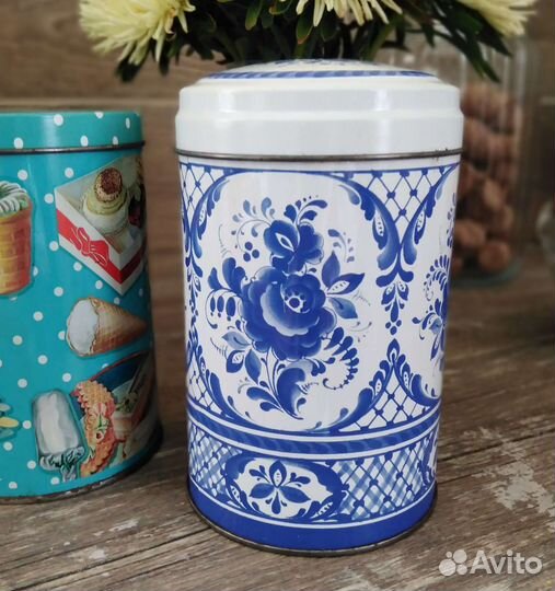 Коробка банка жестяная