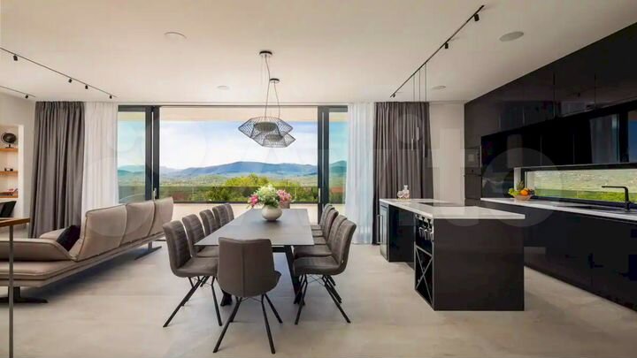 Дом 240 м² на участке 11,8 сот.