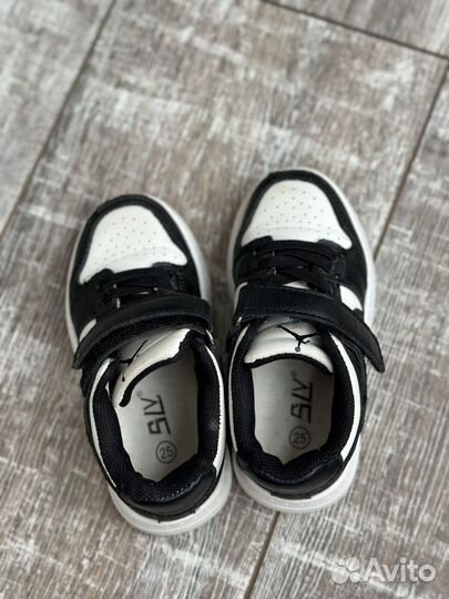 Кроссовки детские