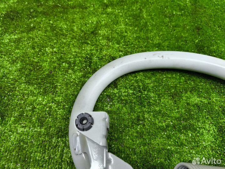 Петля багажника правая Mercedes-Benz C-Class W204