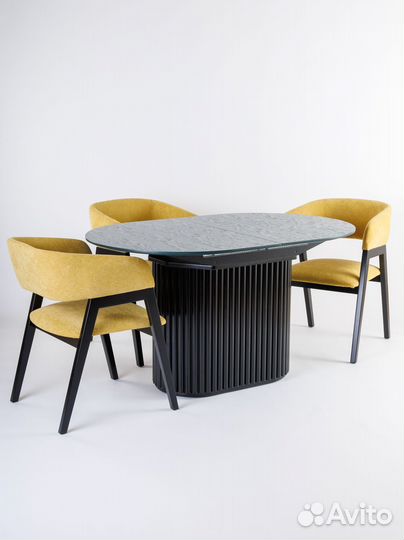 Круглый стол из массива