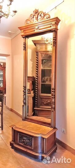 Старинное зеркало