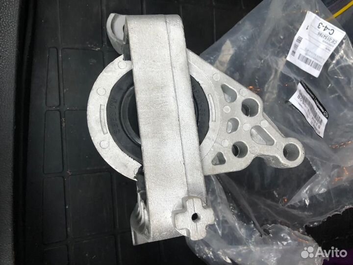 Опора двигателя, правая