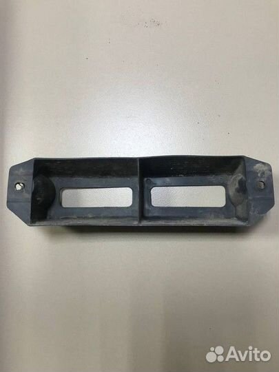 Кронштейн заднего бампера центральный