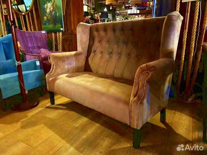 Диван в каретном стиле