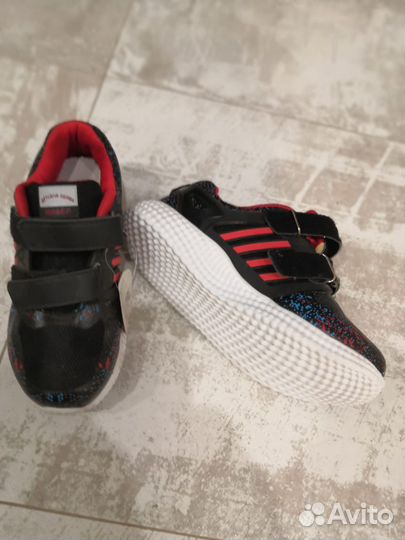 Кроссовки для девочки