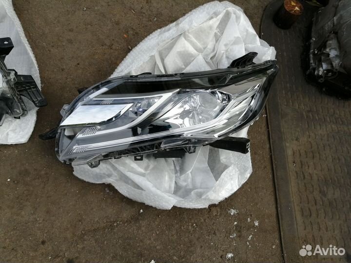 Фары левая Pajero Montero Sport с 2015
